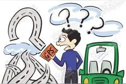 导航带“跑偏”  大货车卡在路口还闯了禁区图片