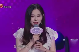 《非常完美》学霸美女才艺展示献唱《第三人称》，刘易正抢着献丑视频封面