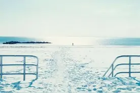 旧情人为我离了婚，我很爱他，却不知道该不该离婚和他在一起图片