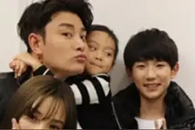 TFBOYS三周年粉丝见面会，一如既往的帅气，王源最受宠！图片