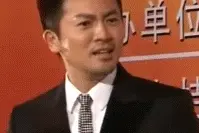 爆笑GIF：妹子临时停车却是大善人图片