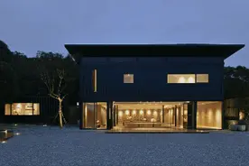 他设计的酒店把整个房间装进岩石里，让你吹着海风泡着澡图片