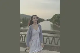 某艺术学院的大二清纯学妹！太乖了！图片