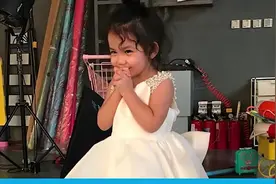 杨烁结婚八年补办婚礼，自己的孩子当花童，半个娱乐圈都送祝福