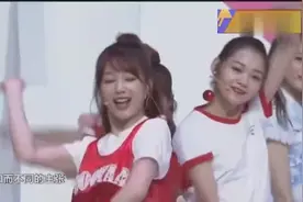 “火箭少女”爆棚现场再演绎新歌《撞》非常感动