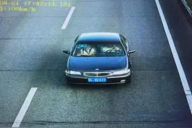 上海电子眼抓拍开车打手机 吃东西也要罚图片