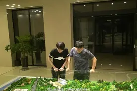 UZI小虎韩国拍摄间隙携手看房！是要投资韩国房产的节奏？图片