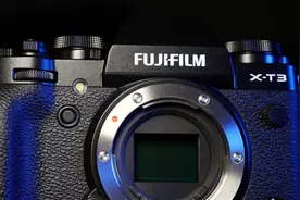富士Fuji XT3 vs 松下Panasonic GH5! 谁是最好的在线摄像机！视频封面