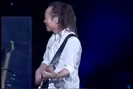 水妖与蓝莲花，都是真实的许巍图片