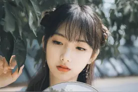 小说：她和王爷深夜赛马，王爷竟搂着她同乘一匹，在月下暧昧调情图片