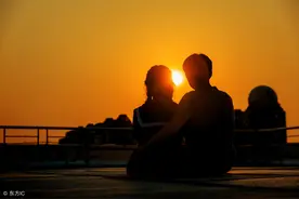 小说：交往三年的男友，背着她和继妹鬼混，她要撕破脸做正牌老婆图片