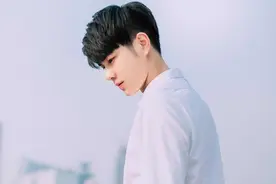 小说：市场部小职员的身份曝光，竟是总裁夫人，同事们全都傻眼了图片