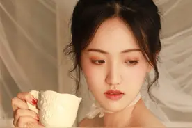 小说：总裁亲自把离婚证送到前妻手上：送离婚证书只是借口图片