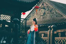 小说：新婚夜妻子半夜对镜卸妆，我好奇探头，竟见已死前女友的脸图片