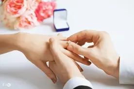 小说：他警告她不要再撩拨他，却不由停在她房前，鬼使神差地敲门图片