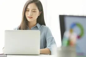 小说：刚转学来的女同学有些不正常，让我来探探你的底细…图片