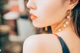 小说：好朋友有洁癖，不愿参赛，她：那我给你拿个旗子，你当第一图片