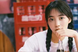 小说：大美女扭伤脚，小伙妙手按摩，并留电话：以后有需要找我图片