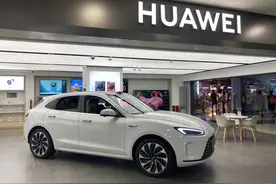 一个月不到卖5万台！问界M7真的卖爆了，都是谁在买？图片