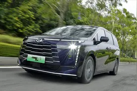 试驾传祺E8荣耀版，大7座布局+油耗5.58L，开起来怎么样呢？图片