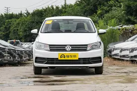 大众桑塔纳好不好？用料差、配置低，但省油可靠，适合工薪家庭图片