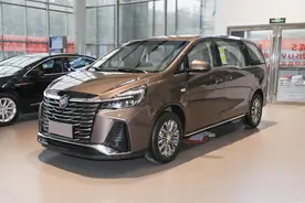 车长5238mm，合资实惠高配大7座家用MPV，油耗7.85L，实拍别克GL8图片