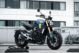 初尝大排有点“瑟”！猎变700cc运动街车上市，售价39700元图片