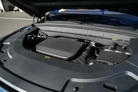 搭载1.5T增程式混动系统，百公里加速5.3秒，理想L7动力解析图片