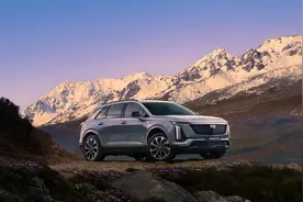 新凯迪拉克 XT5 购车手册：标配四驱和 33 寸屏，推荐 29.59 万的尊贵型图片
