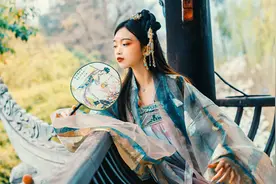 小说：你明明可以直接抢，还要装模作样的来看个病！图片