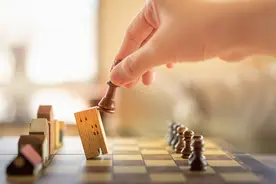 第五章 裸泳的经理人图片