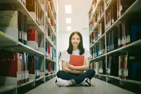 小说：我正在睡觉，却突然被神秘力量控制，直接从地上站了起来图片