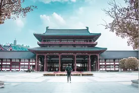 著名诗人余光中，百首情诗大多与夫人无关，为何却能从一而终？图片