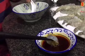 广东美食~鲜虾刺身，虾肉鲜甜爽口，正所谓人生百味在其中！