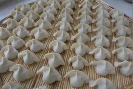 香菇肉饺子这样做太好吃了，鲜香味美营养丰富，连吃2盘都不解馋