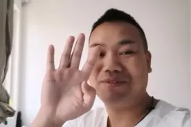 小白学做自媒体投资一万多今天居然发现有收益了，高兴坏了。视频封面