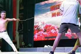 高手在民间，农村小伙绝技—【钢筋绕脖子】，有人解释揭秘吗？