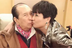 赌王第17子正面照疑曝光！脸蛋圆润憨厚，是梁安琪长子，今28岁？图片
