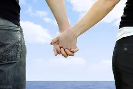 爱她，你就真的要多抱抱她，真是如此图片