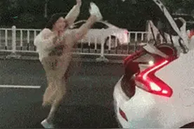 搞笑GIF段子：偶遇前女友，知道她过得不好，我就安心了图片