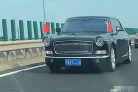 高速偶遇红旗L5，车牌很霸道，劳斯莱斯见了都得主动让路图片