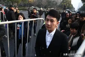 他终于出来回应，却遭孩子舅舅怒斥图片