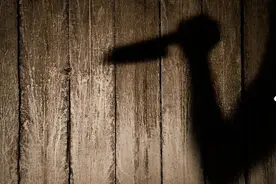 逃亡路上，他活得“不人不鬼”图片