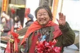 自封“宇宙主席”的舞钢流浪汉，常给灾区难民捐款，比市长还有名图片