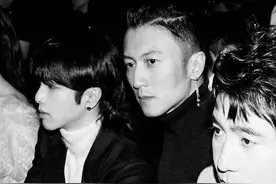 沈腾与谢霆锋等人合照，瘦到下颚线明显，被赞军艺校草重出江湖？图片