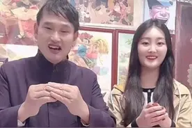 听说接吻也能怀孕，大衣哥儿子朱小伟吻了陈亚男，这孩子太老实？图片