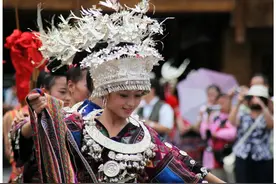 “跪杀”黑人案中的苗人警察：在美国，为什么有20多万苗族人？图片