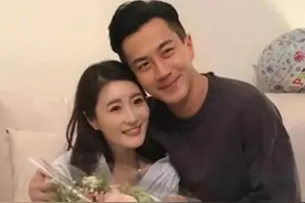 46岁刘恺威近照曝光！现身林夏薇生日聚会，和女方亲密搂肩关系好图片