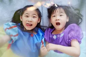 岳云鹏发文为8岁大女儿庆生，父女俩长相神似，与妹妹颜值差别大图片
