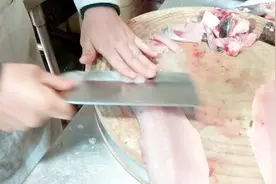 10年大厨片鱼片刀工秘诀大公开，一看你就懂，做酸菜鱼不求人视频封面